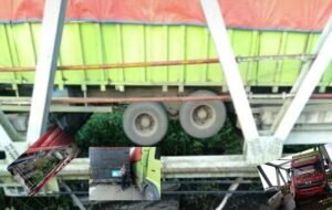 Jembatan Pematang Panggang Jebol Pengendara Diarahkan ke Jalan Lintas Tengah