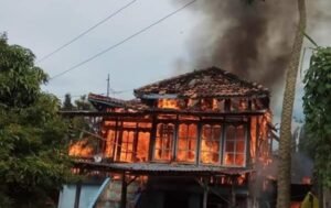 Dilahap Sijago Merah, Satu Rumah Hangus Terbakar