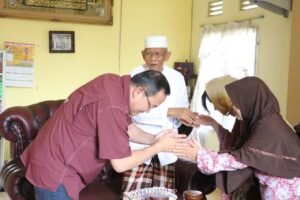 Akhir Puasa, Dodi Reza Alex Silaturahmi ke Rumah Tokoh &nbsp;Masyarakat