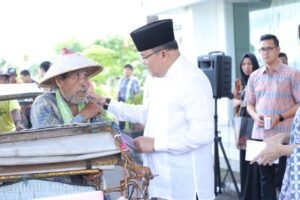 Dodi Reza Alex dan Keluarga Besar Bagikan Zakat Mal