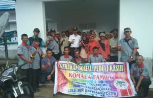 Camat Lalan bersama Komunitas Komala Family Muba Berikan Sembako Bagi Lansia