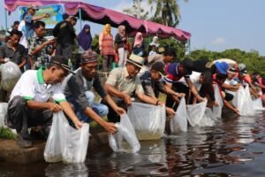 Ribuan Bibit Ikan Jelawat dan Nilem ditebar di Danau Ulak Lia Sekayu