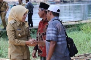 Warga Kelurahan Karya Jaya Minta Jembatan Penyeberangan