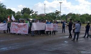 Kritisi Kinerja Pemkab OKI, Puluhan Mahasiswa yang Tergabung dalam GOD OKI Demo Kantor Bupati