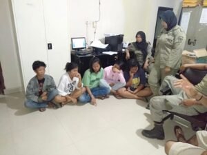 Belasan Anak Punk Diamankan
