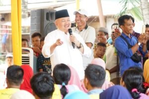 Antusias, Warga Pemulutan Sambut Kunjungan Alex Noerdin