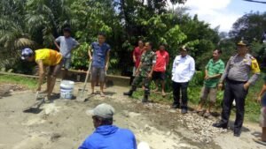 Warga Gotong Royong Perbaiki Box Culvert Sungai Petakan