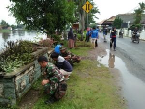 Bangkitkan Tradisi Gotong Royong Melalui "Operasi Jumat Bersih"