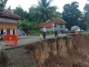 Pemkab Muba Gerak Cepat, Tangani Kerusakan Jalan Akibat Longsor