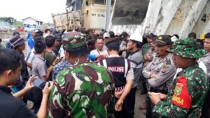 Puluhan Warga Minta Perusahaan Akomodir Tenaga Kerja Lokal