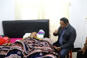 Besuk Ketua LVRI Sumsel, Dodi Berikan Semangat dan Doa