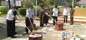 Kejari OKI Musnahkan 161 Barang Bukti