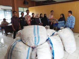 Dinas Sosial Terima Donasi dan PLP dari&nbsp; Komunitas di MUBA