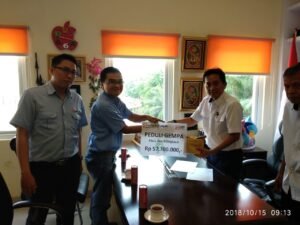 Karyawan OKI Pulp Urunan Bantu Korban Gempa dan Tsunami di Sulteng