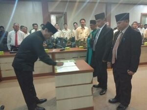 Jabat Dirut Cholil Diminta Benahi PDAM