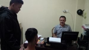 Eko Setubuhi dan Gasak Handphone Pacarnya