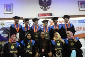 Penerima Beasiswa OKI Pulp Berhasil Selesaikan Studi di ATPK Bandung