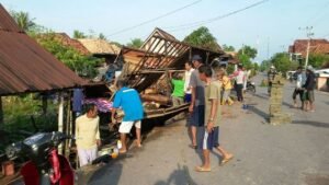 Dihantam Puting Beliung, Rumah Warga Awal Terusan Porak Poranda