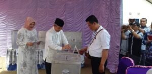 Iskandar SE Nyoblos di TPS 6 Jejawi