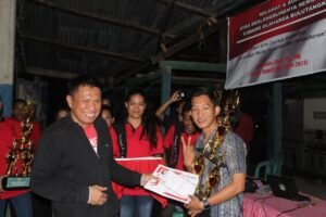 Ratusan Masyarakat Ramaikan Malam Pembagian Trofi Remuay Cup