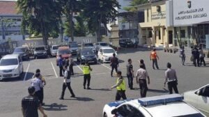 CCTV Rekam Aksi Serangan Bom di Polrestabes Surabaya