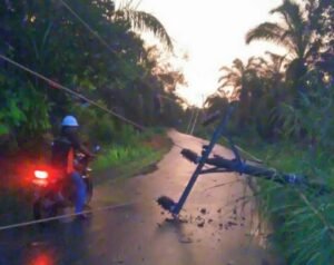 Hujan Badai, 7 Tower SUTM PLN Roboh