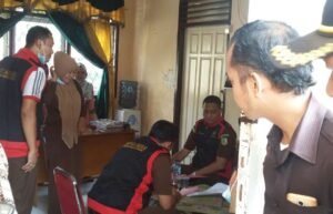 Kantor Camat Tebing Tinggi "Diobok-Obok" Kejari