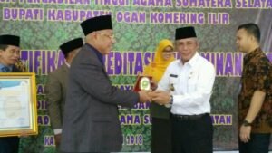 Ketua PTA Serahkan Sertifikat Akreditasi ke PA Kayuagung