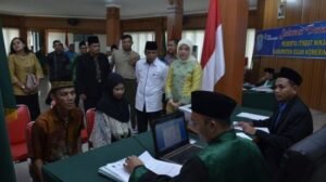 1.149 Pasutri Terima Buku Nikah Gratis