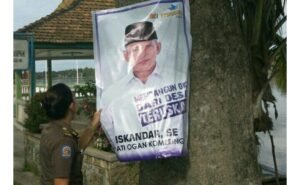 Jelang Penilaian Adipura, Pol PP Teribkan Ratusan Baleho Liar