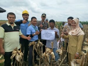 Lagi, PT OKI Pulp Kembali Berikan Bantuan Mesin Perontok Jagung