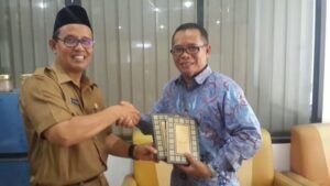 Dukung Program Buta Aksara Al-Qur&rsquo;an, PT OKI Pulp Serahkan 500 Al-Quran Gratis