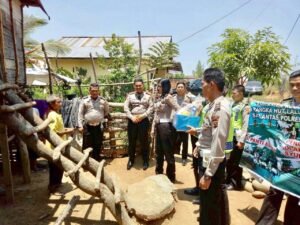 Jajaran Mapolres Lahat Bagi-bagi Sembako