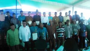 Bupati OKI Berikan Penghargaan Kepada 45 Mantan Kades