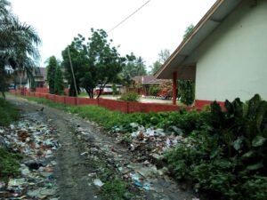 Lokasi SDN I Lubuk Ngin Jadi Tempat Sampah