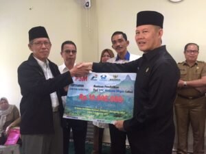 Anak Yatim di Lahat Terima KIS