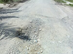 Warga Keluhkan Akses Jalan Alternatif Rusak dan Berlobang