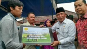 Bupati OKI Sambangi Korban Banjir Desa Balian