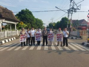 Peringati Hut RI, Satlantas Polres OKI Kenakan Kostum Pejuang