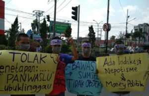 Massa Endus Kecurangan dalam Penetapan Panwaslu Lubuklinggau