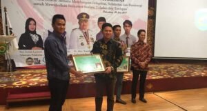 Abdiyanto Terima Penghargaan dari IKPM Sumsel