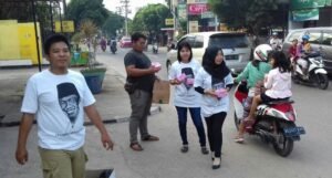 Tidak sampai Setengah Jam Ratusan Takjil Sahabat Abdiyanto Ludes Diserbu Pengendara