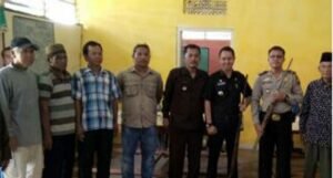 Warga Pedamaran Serahkan Senpi dengan Sukarela