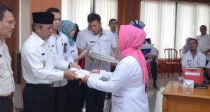 Bupati OKI Serahkan DPA Tahun 2017