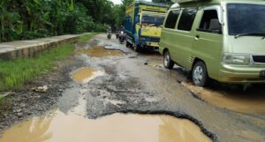 Akses Jalan Provinsi di Kecamatan Jejawi OKI Rusak Parah