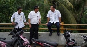 Mengendarai Sepeda Motor, Walikota Lubuklinggau Tinjau Sembilan Kelurahan