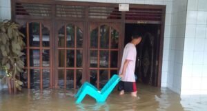 Sungai Senaro Meluap, Rumah Wakil Bupati Muratara Terendam