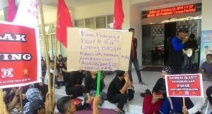 PKL Tolak Pembangunan Awning Pasar Lorong Basah Palembang