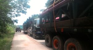 11 Angkutan Berat Menuju PT Lappindo Sidoarjo Distop di Jerambah Besi