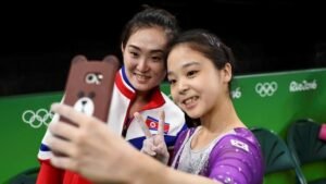 Selfie Satukan Atlet Korsel dan Korut di Olimpiade
